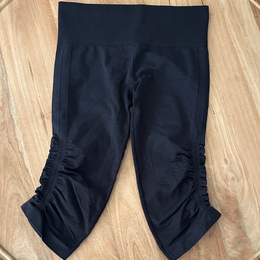 Lululemon Athletica Black Ruched Crop Leggings